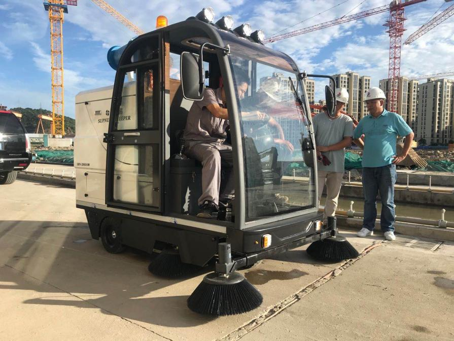 普洱龙海市电动清扫车：现代城市清洁的新解决方案